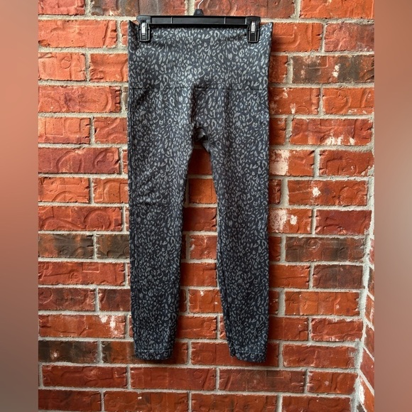 Spanx Womens 1X Gray Animal Print Leopard Leggings - Picture 1 of 9